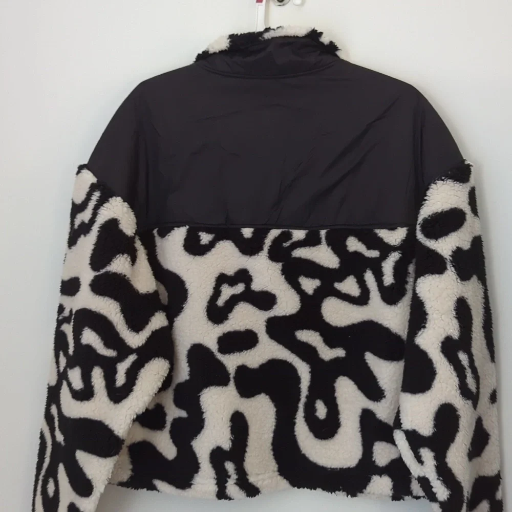 NWT Grayson Threads Cozy Faux Fur Pullover Sherpa Top Jr. Size XS - Picture 4 of 7